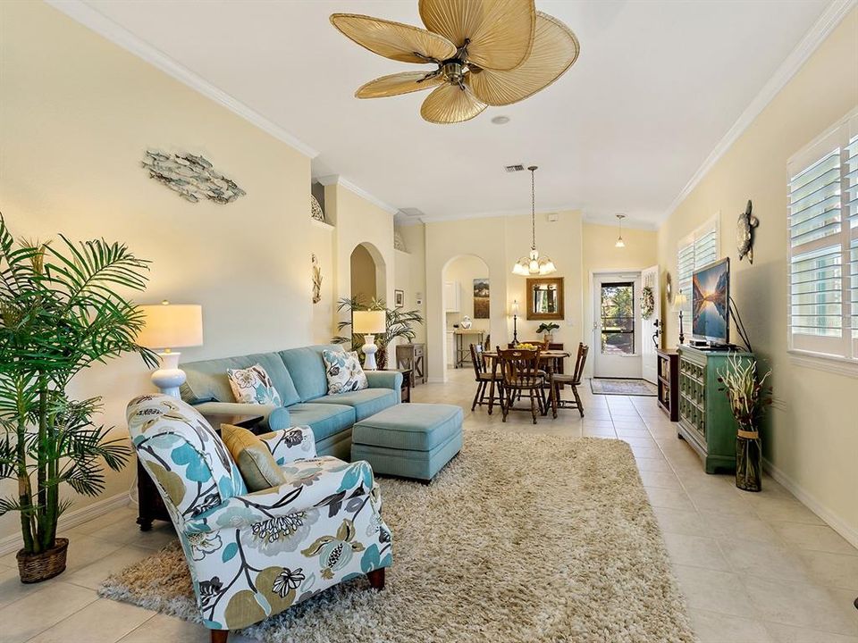 合同活跃: $335,000 (2 贝兹, 2 浴室, 1456 平方英尺)