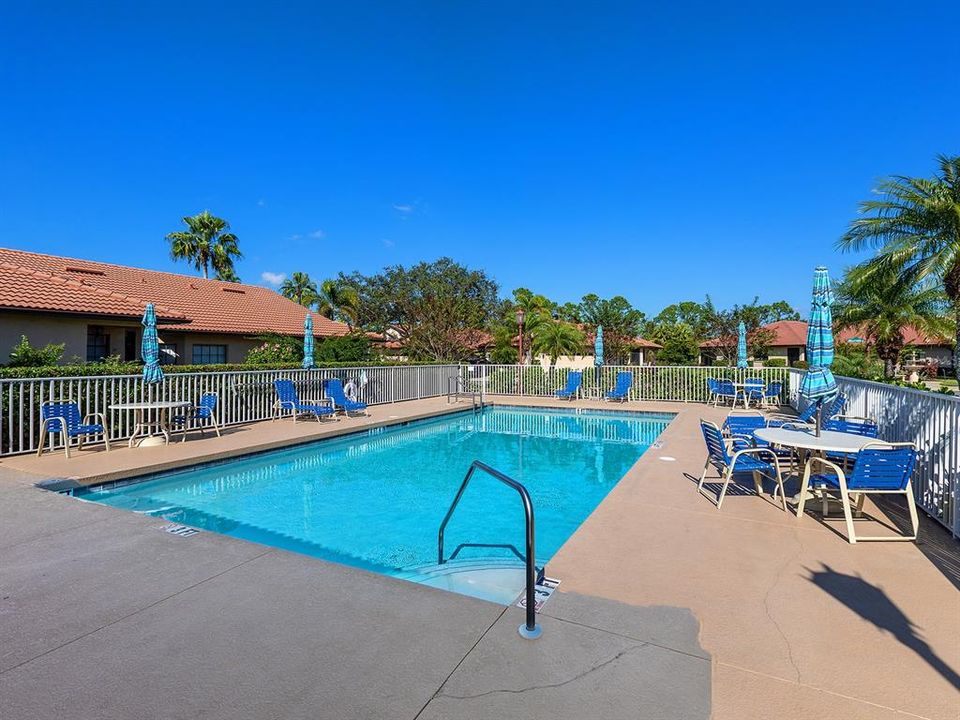 合同活跃: $335,000 (2 贝兹, 2 浴室, 1456 平方英尺)