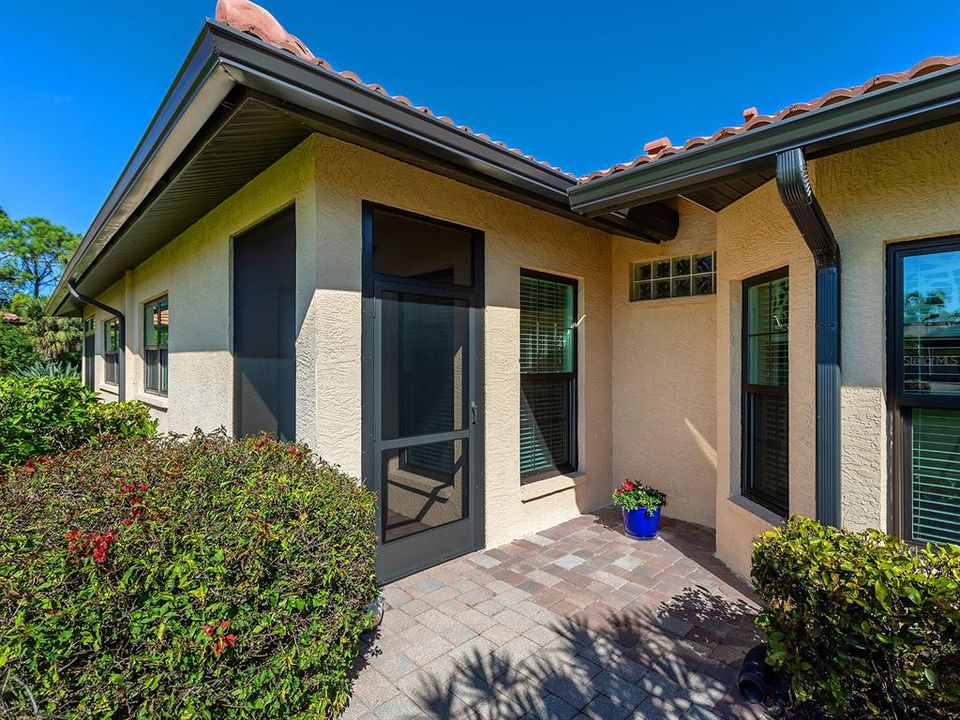 合同活跃: $335,000 (2 贝兹, 2 浴室, 1456 平方英尺)