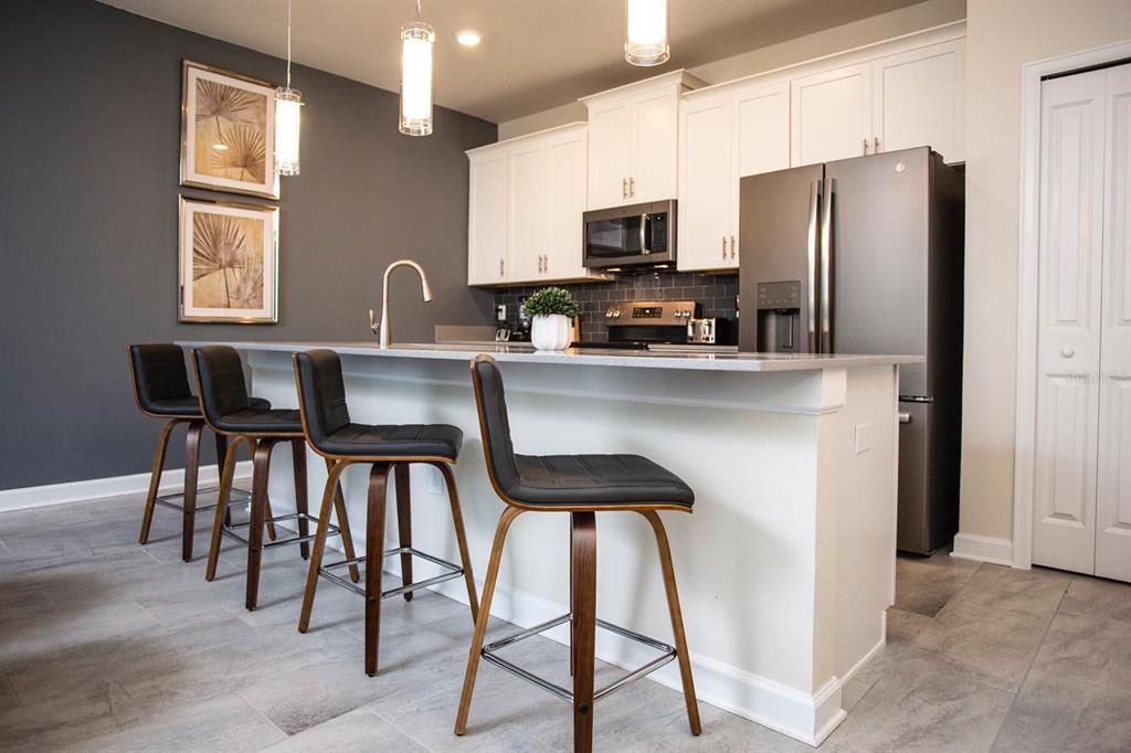 En Venta: $413,000 (4 camas, 3 baños, 1914 Pies cuadrados)