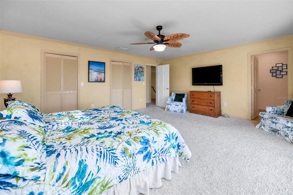 For Sale: $2,300,000 (5 beds, 4 baths, 4696 Square Feet)