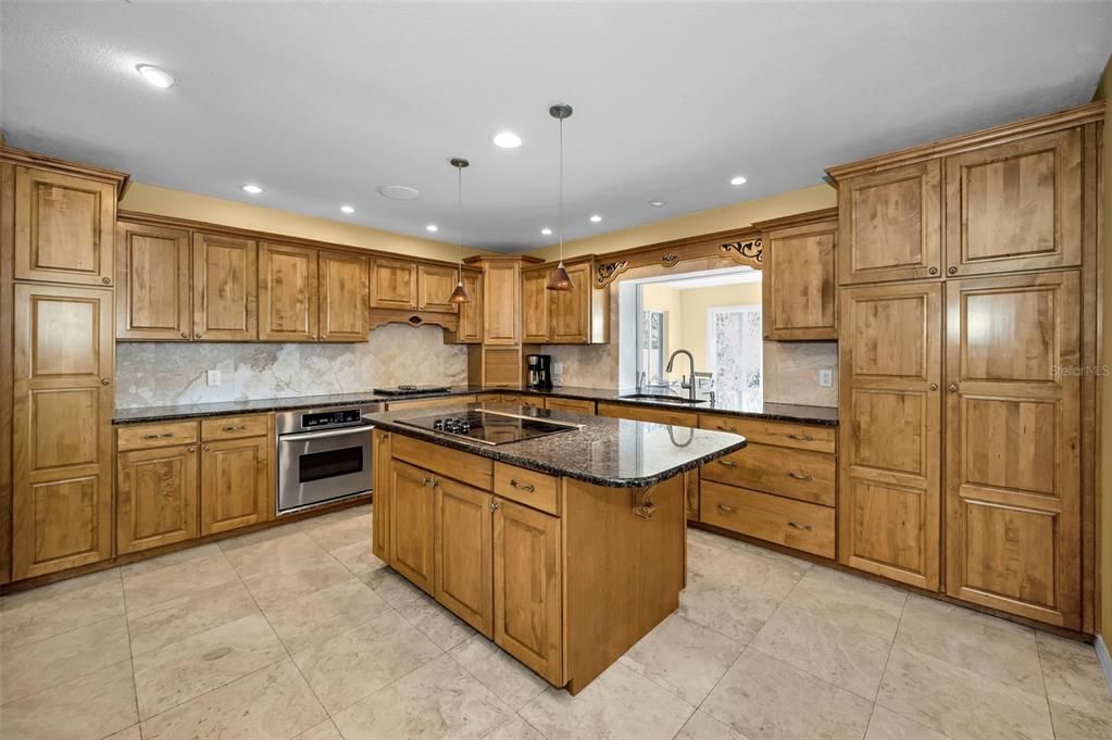 For Sale: $2,300,000 (5 beds, 4 baths, 4696 Square Feet)