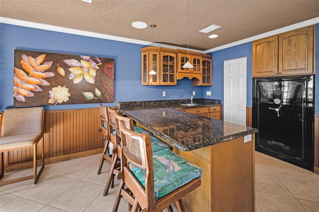 For Sale: $2,300,000 (5 beds, 4 baths, 4696 Square Feet)