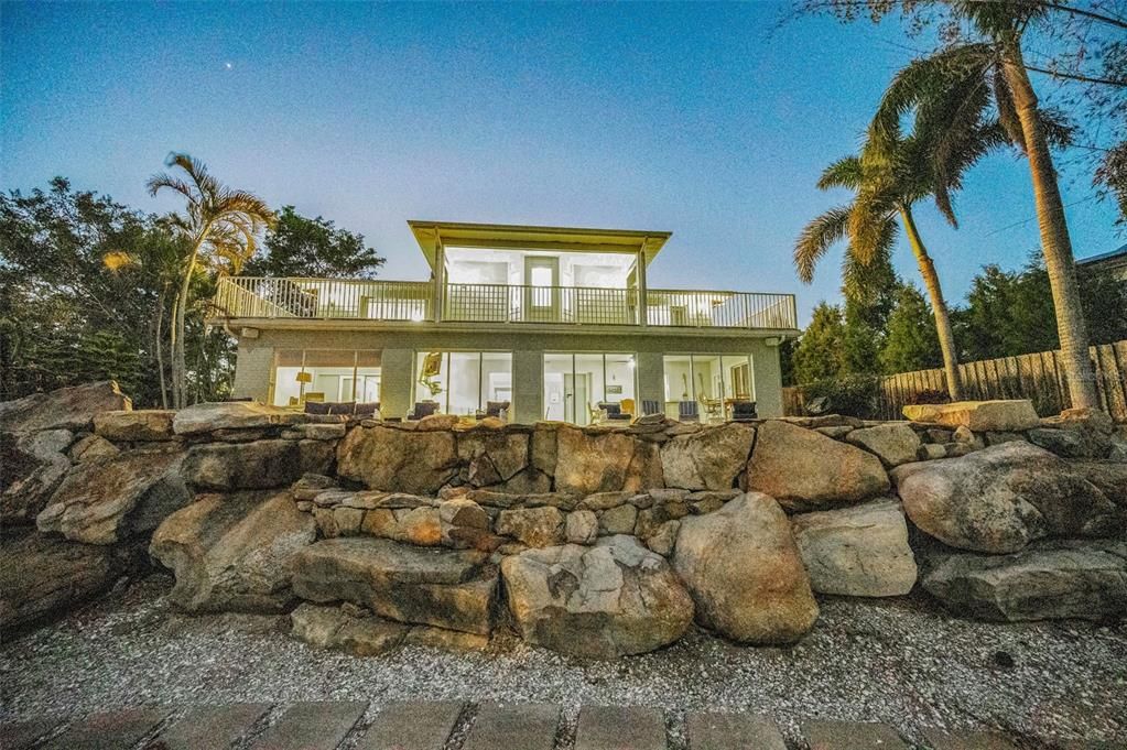 For Sale: $2,300,000 (5 beds, 4 baths, 4696 Square Feet)