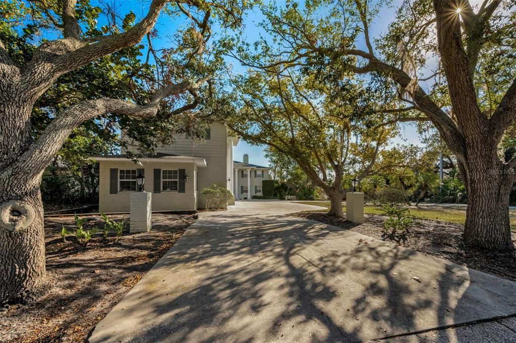 For Sale: $2,300,000 (5 beds, 4 baths, 4696 Square Feet)