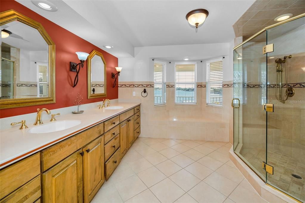 For Sale: $2,300,000 (5 beds, 4 baths, 4696 Square Feet)