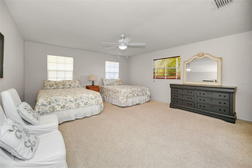 For Sale: $2,300,000 (5 beds, 4 baths, 4696 Square Feet)