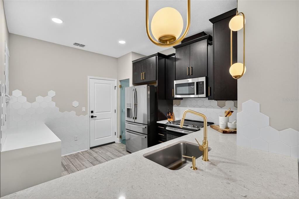 For Rent: $3,000 (2 beds, 2 baths, 1571 Square Feet)