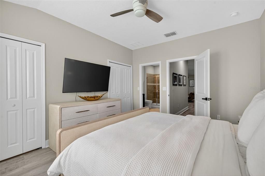 For Rent: $3,000 (2 beds, 2 baths, 1571 Square Feet)