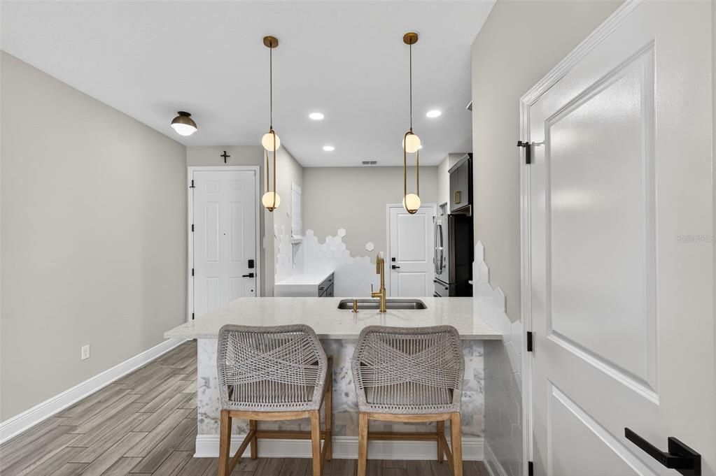 For Rent: $3,000 (2 beds, 2 baths, 1571 Square Feet)