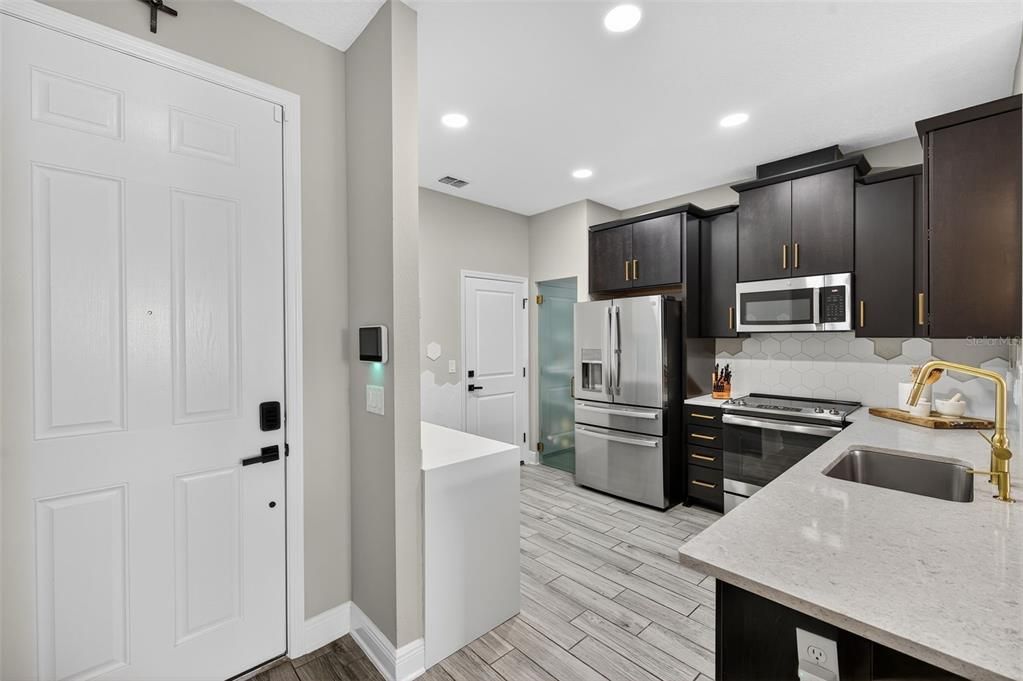 For Rent: $3,000 (2 beds, 2 baths, 1571 Square Feet)