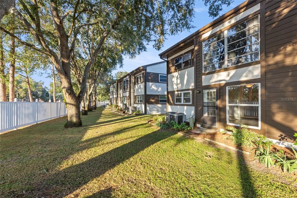 На продажу: $141,000 (2 спален, 2 ванн, 1251 Квадратных фут)