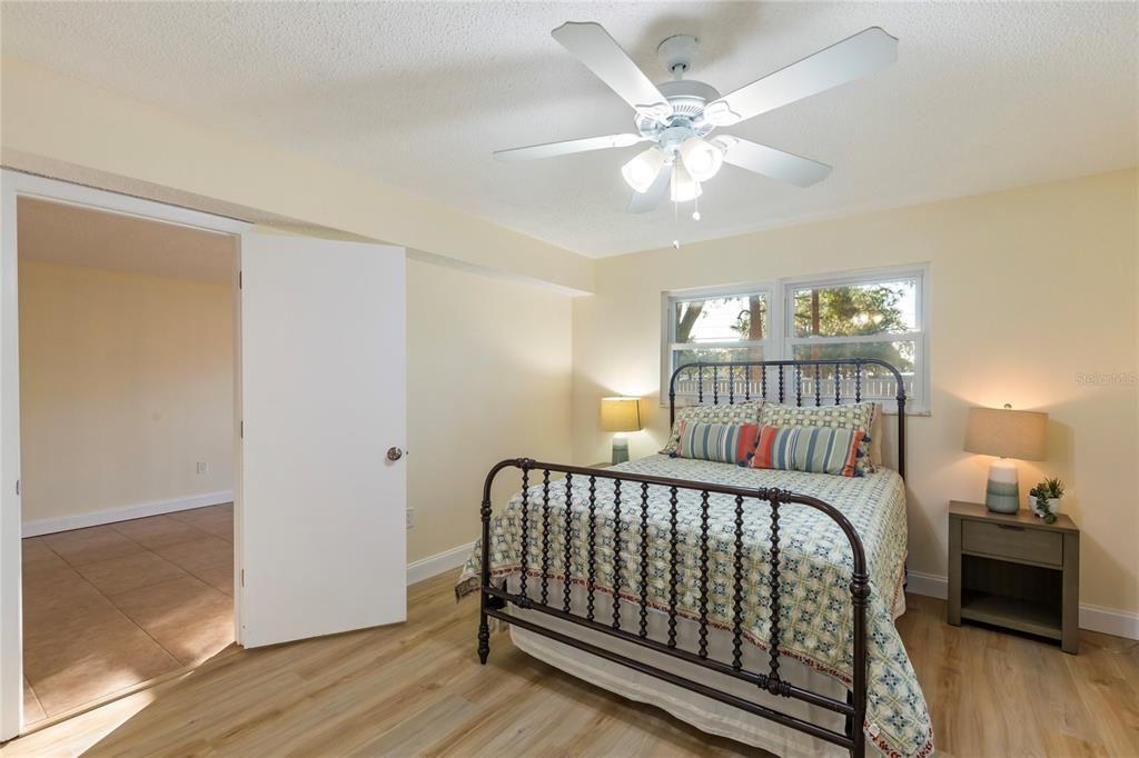 На продажу: $141,000 (2 спален, 2 ванн, 1251 Квадратных фут)