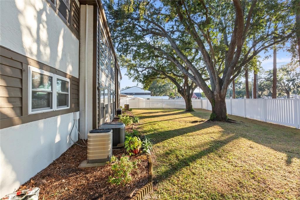 На продажу: $141,000 (2 спален, 2 ванн, 1251 Квадратных фут)