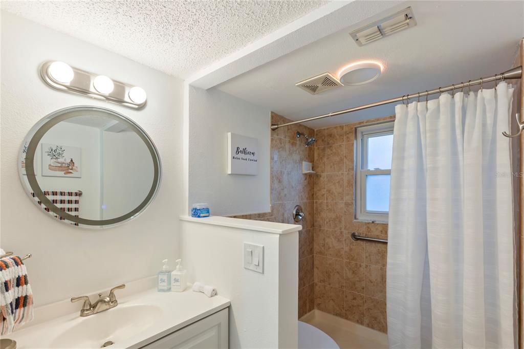 На продажу: $141,000 (2 спален, 2 ванн, 1251 Квадратных фут)