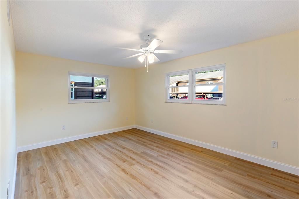 На продажу: $141,000 (2 спален, 2 ванн, 1251 Квадратных фут)