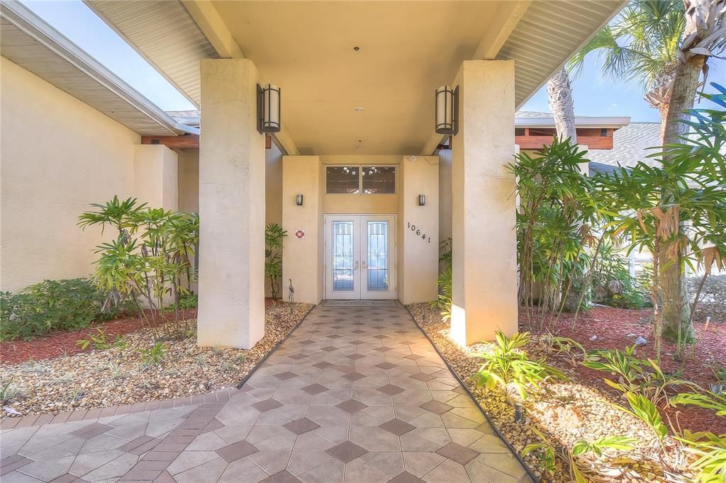 For Sale: $349,900 (2 beds, 2 baths, 1489 Square Feet)