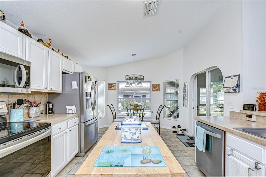 For Sale: $349,900 (2 beds, 2 baths, 1489 Square Feet)