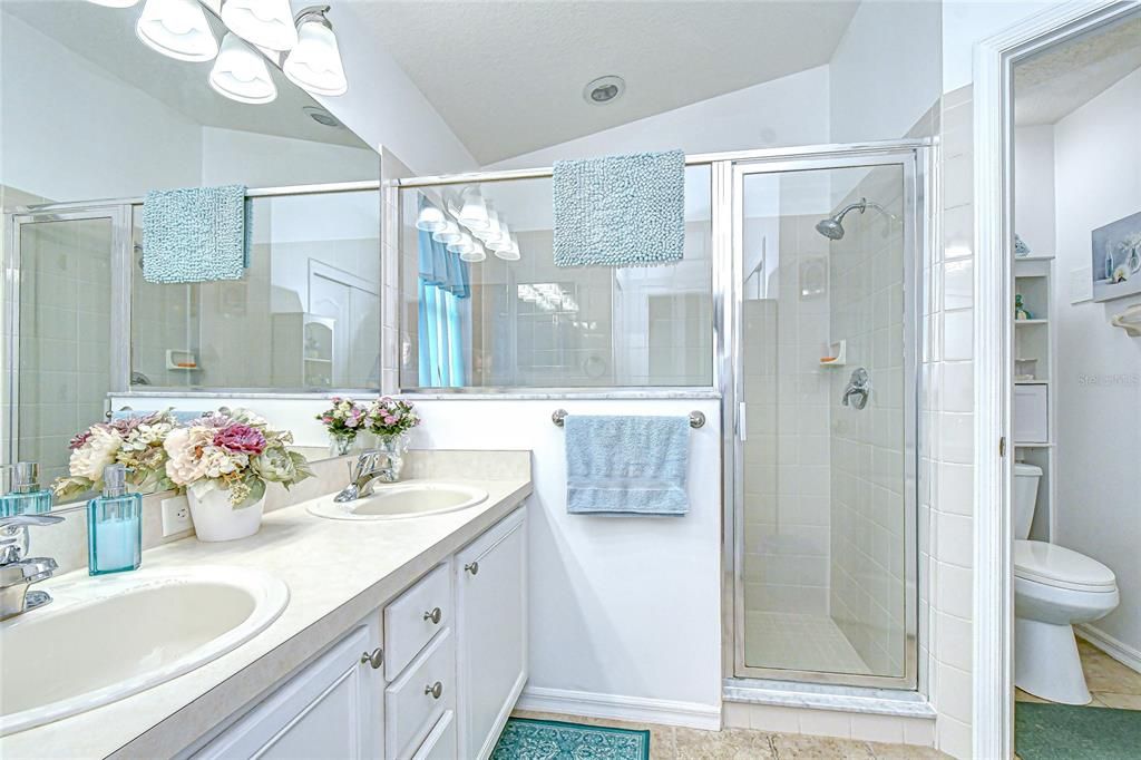 For Sale: $349,900 (2 beds, 2 baths, 1489 Square Feet)