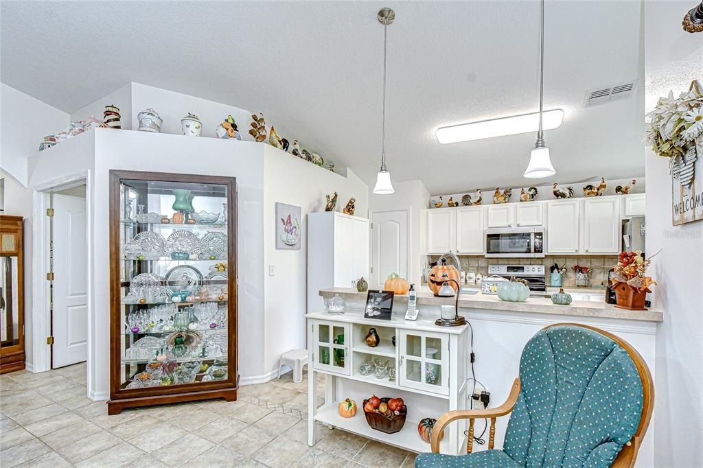 For Sale: $349,900 (2 beds, 2 baths, 1489 Square Feet)