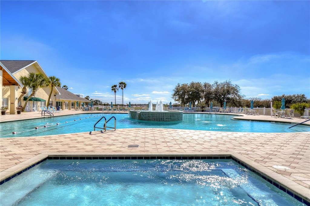 For Sale: $349,900 (2 beds, 2 baths, 1489 Square Feet)