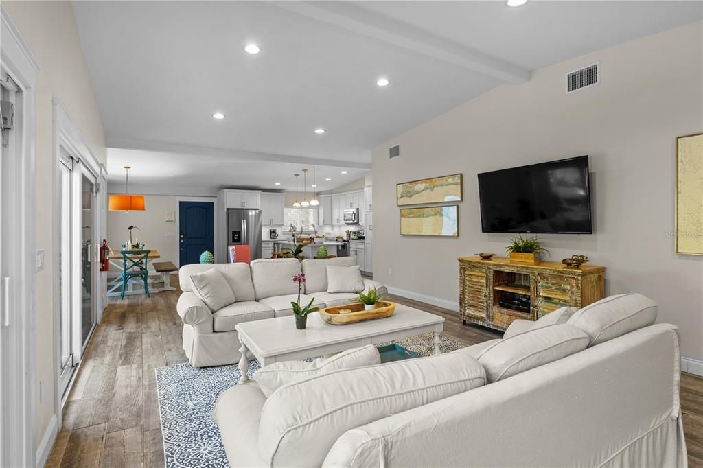 For Sale: $1,999,500 (4 beds, 3 baths, 1843 Square Feet)