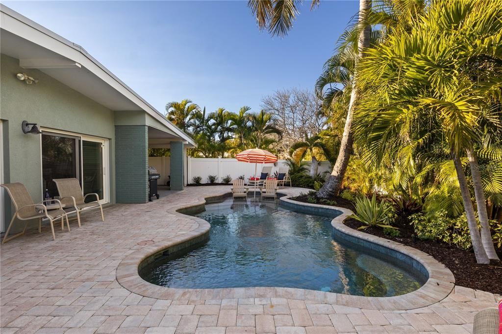 For Sale: $1,999,500 (4 beds, 3 baths, 1843 Square Feet)