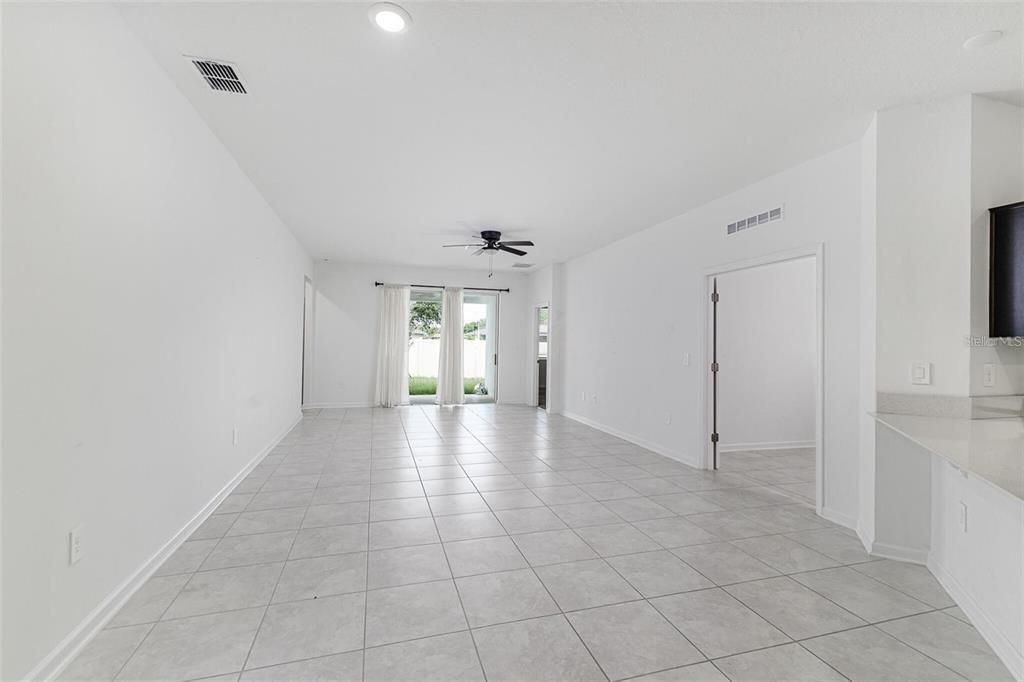 En Renta: $2,150 (3 camas, 2 baños, 2150 Pies cuadrados)