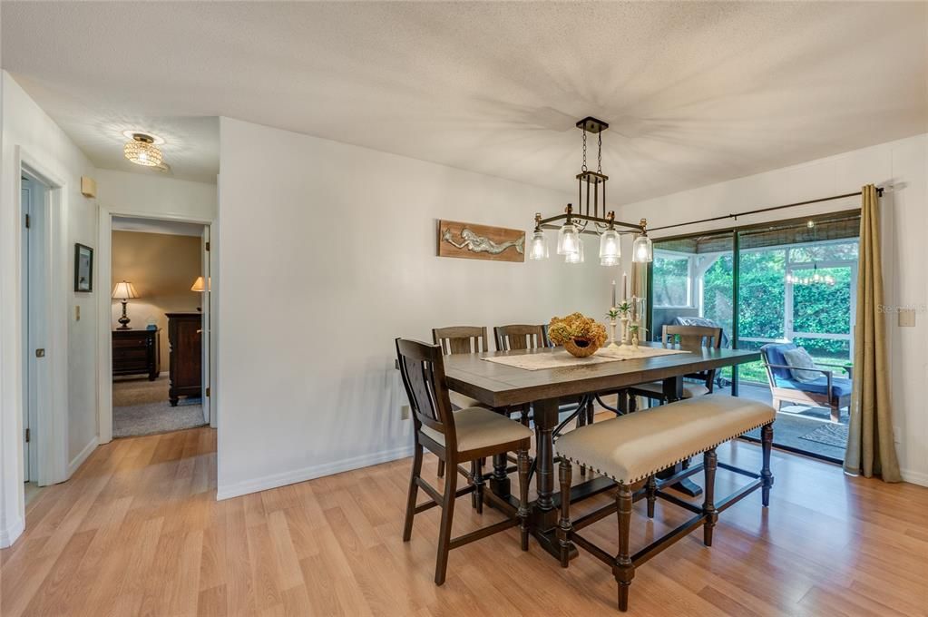 На продажу: $389,900 (3 спален, 2 ванн, 1916 Квадратных фут)