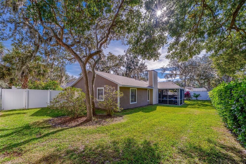 На продажу: $389,900 (3 спален, 2 ванн, 1916 Квадратных фут)