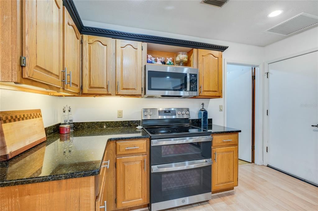 На продажу: $389,900 (3 спален, 2 ванн, 1916 Квадратных фут)