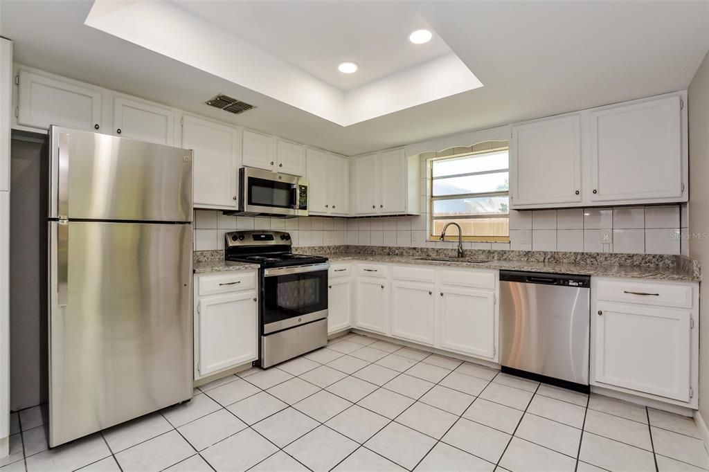 For Rent: $2,095 (3 beds, 2 baths, 1407 Square Feet)