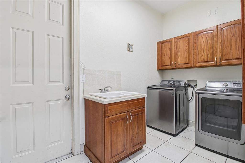 For Sale: $350,000 (3 beds, 2 baths, 2431 Square Feet)