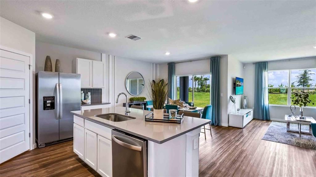 Active With Contract: $462,000 (4 beds, 2 baths, 1828 Square Feet)