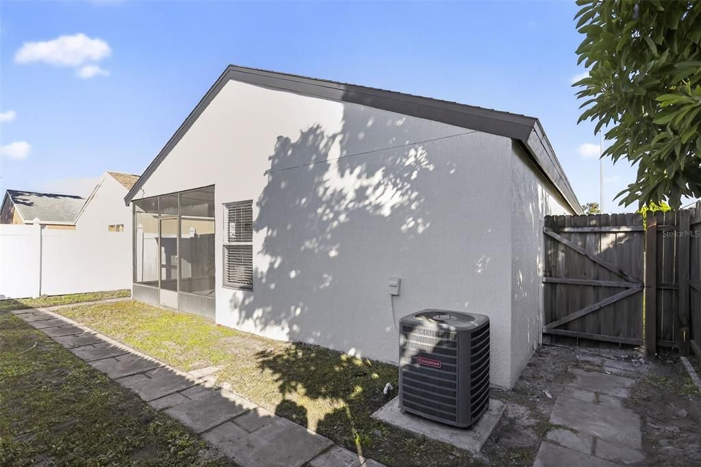 For Sale: $289,900 (2 beds, 2 baths, 1015 Square Feet)