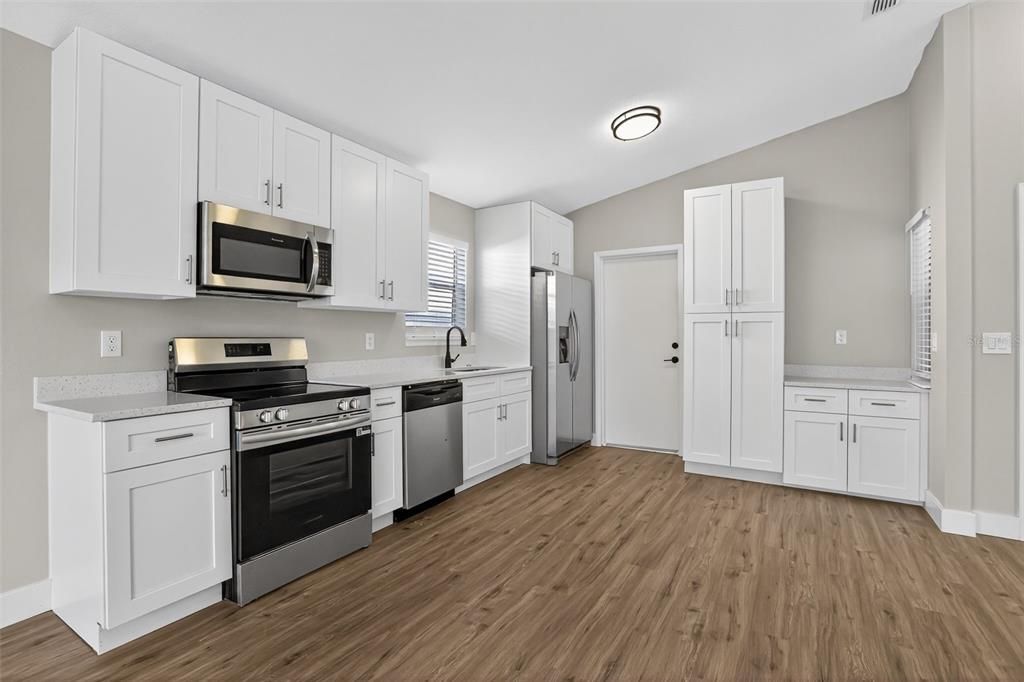 For Sale: $289,900 (2 beds, 2 baths, 1015 Square Feet)