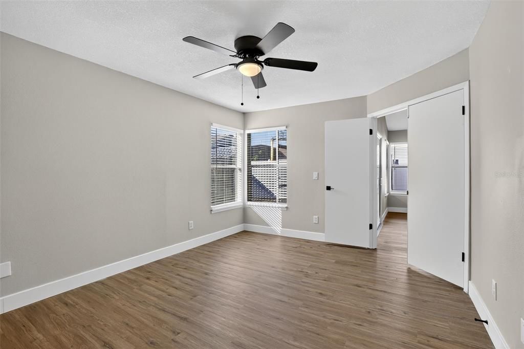 For Sale: $289,900 (2 beds, 2 baths, 1015 Square Feet)