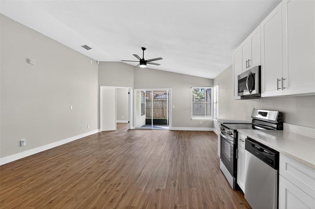 For Sale: $289,900 (2 beds, 2 baths, 1015 Square Feet)