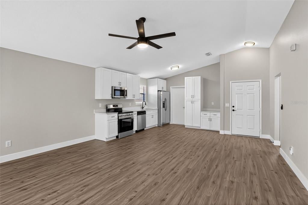 For Sale: $289,900 (2 beds, 2 baths, 1015 Square Feet)