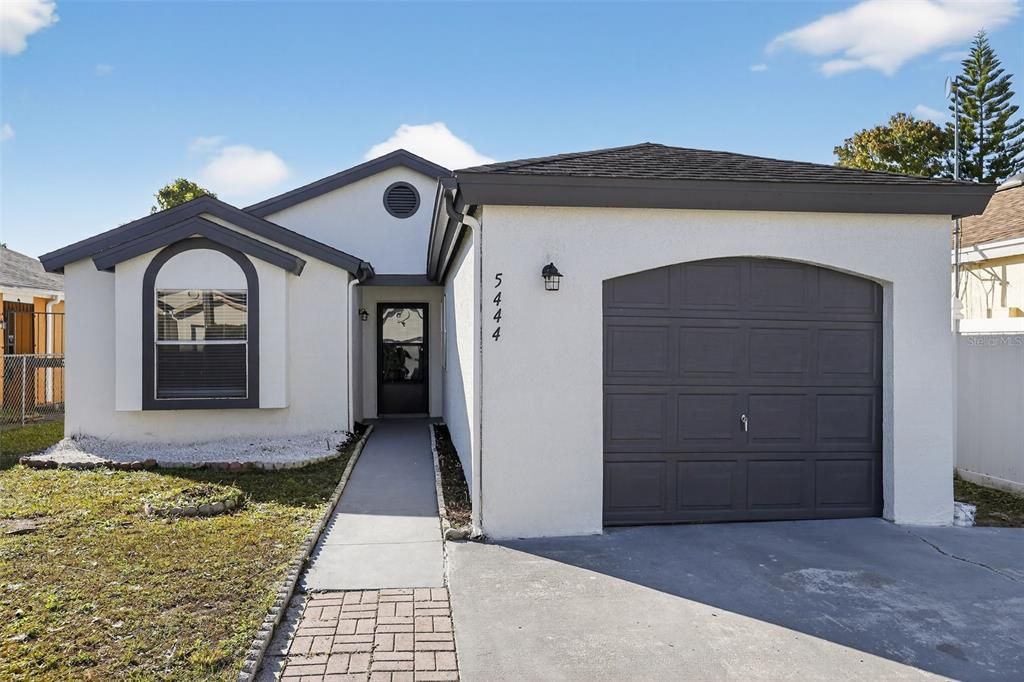 For Sale: $289,900 (2 beds, 2 baths, 1015 Square Feet)