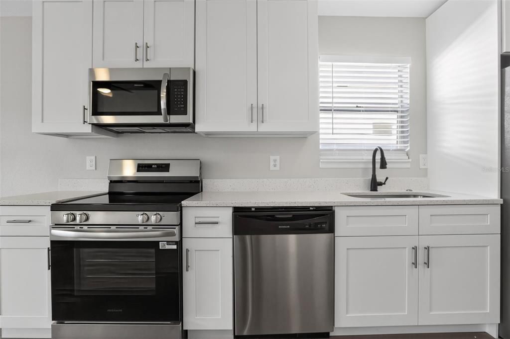 For Sale: $289,900 (2 beds, 2 baths, 1015 Square Feet)