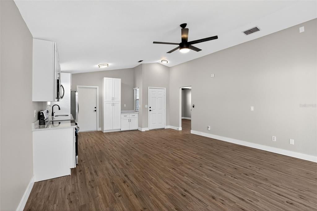 For Sale: $289,900 (2 beds, 2 baths, 1015 Square Feet)