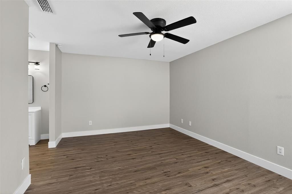 For Sale: $289,900 (2 beds, 2 baths, 1015 Square Feet)