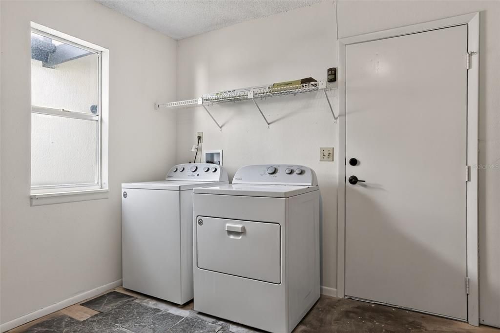 For Sale: $289,900 (2 beds, 2 baths, 1015 Square Feet)