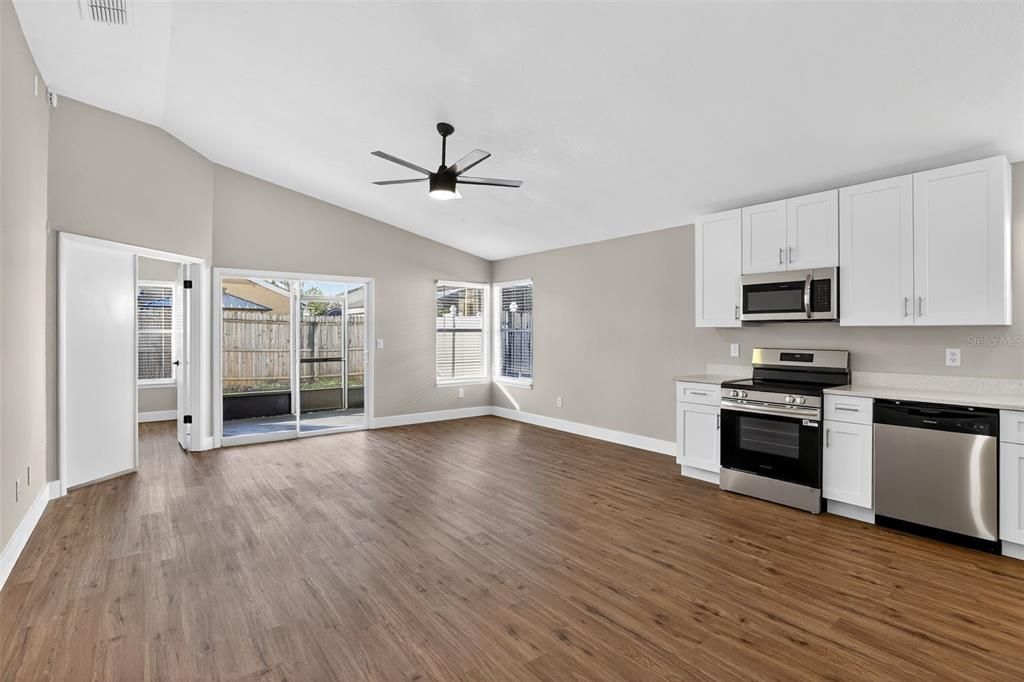 For Sale: $289,900 (2 beds, 2 baths, 1015 Square Feet)