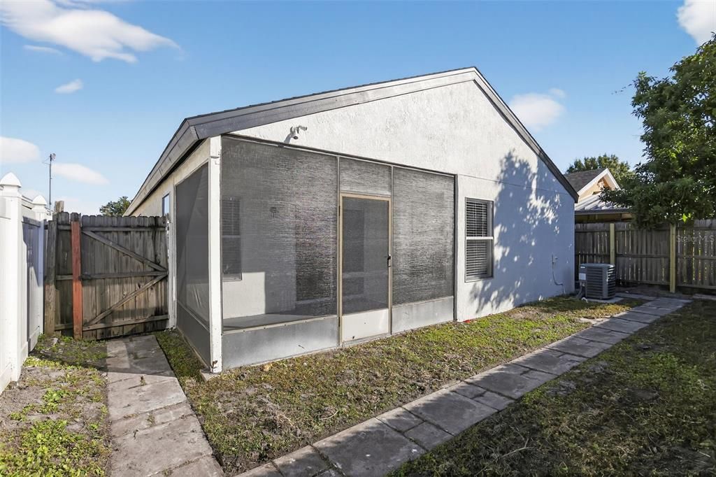 For Sale: $289,900 (2 beds, 2 baths, 1015 Square Feet)