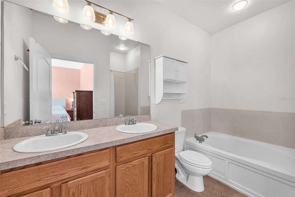 For Sale: $377,500 (4 beds, 2 baths, 1929 Square Feet)