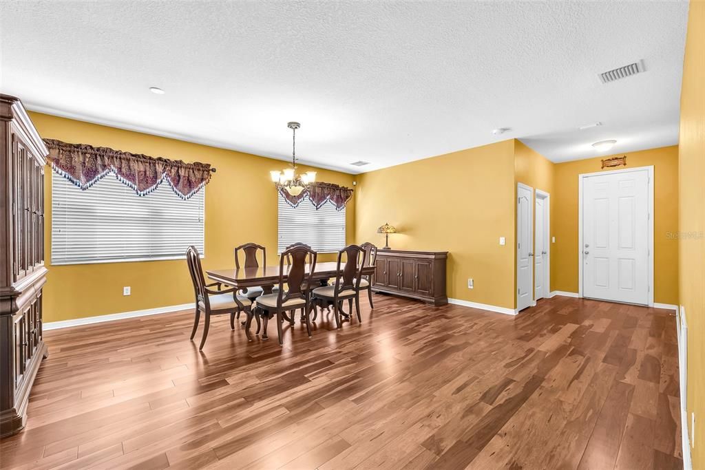 For Sale: $377,500 (4 beds, 2 baths, 1929 Square Feet)