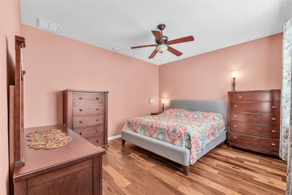 For Sale: $377,500 (4 beds, 2 baths, 1929 Square Feet)