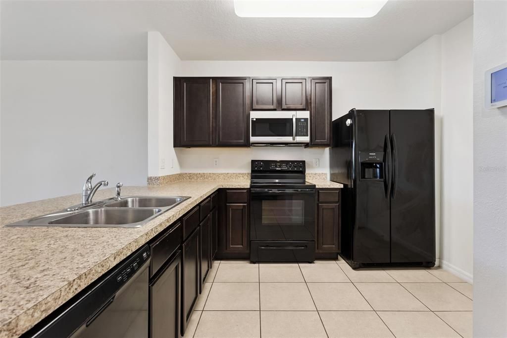 For Sale: $300,000 (3 beds, 2 baths, 1507 Square Feet)